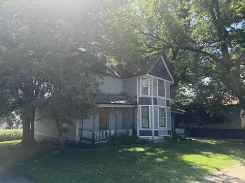 Exterior - 608 N Cherry St, Morrison, IL 61270 photo 2 of 3
