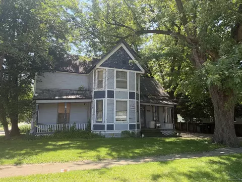 Exterior - 608 N Cherry St, Morrison, IL 61270 photo 1 of 3