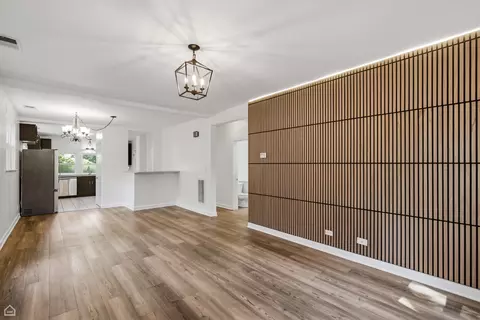 Living - 1826 Laurel Ave, Evanston, IL 60201 photo 4 of 4