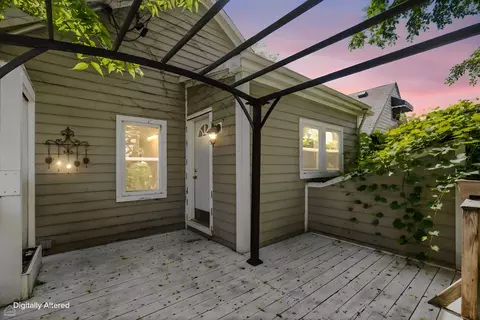 Exterior - 1826 Laurel Ave, Evanston, IL 60201 photo 2 of 2