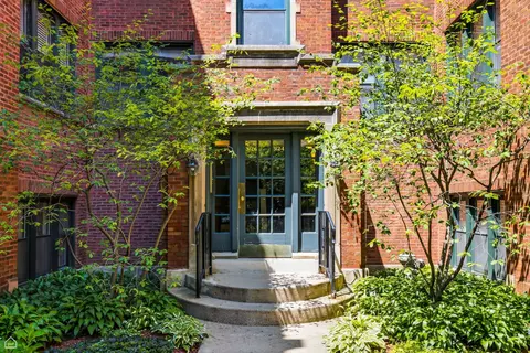 3126 W Carmen Ave #3, Chicago, IL 60625