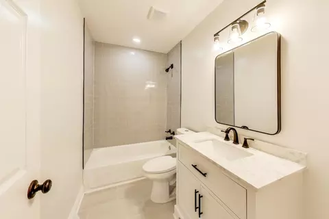 Bath - 16450 Honore Ave, Markham, IL 60428 photo 1 of 1