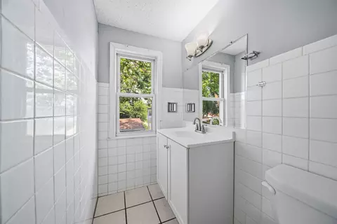 Bath - 14935 Evers St, Dolton, IL 60419 photo 4 of 4