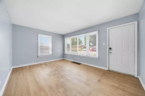Living - 14935 Evers St, Dolton, IL 60419 photo 4 of 5