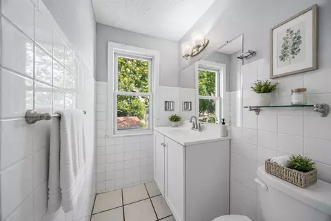 Bath - 14935 Evers St, Dolton, IL 60419 photo 2 of 4