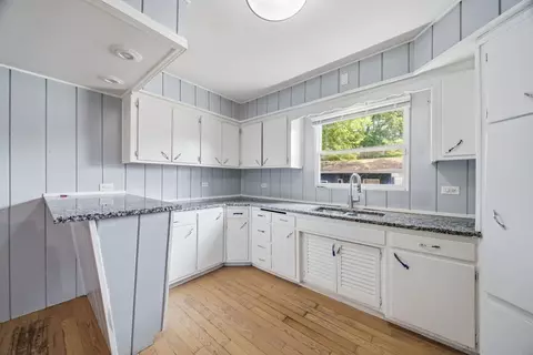 Kitchen - 14935 Evers St, Dolton, IL 60419 photo 4 of 4