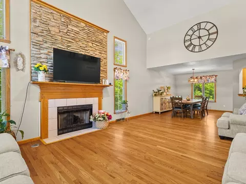 3476 Valley Woods Dr, Cherry Valley, IL 61016 photo 4