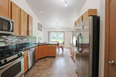 Kitchen - 39764 Waterloo Dr, Beach Park, IL 60083 photo 5 of 5