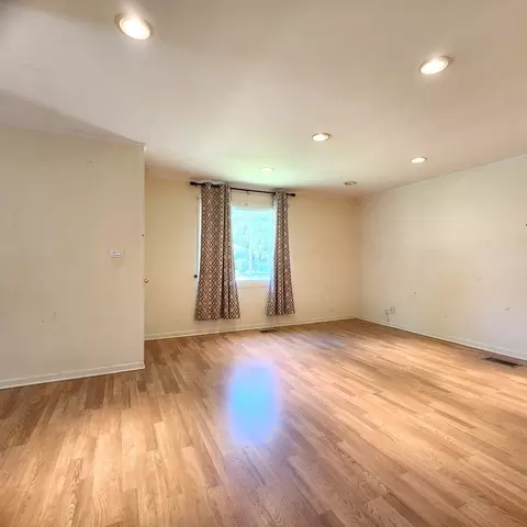 Living - 245 E Dennis Rd, Wheeling, IL 60090 photo 1 of 2