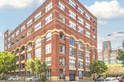 2001 S Calumet Ave #302, Chicago, IL 60616