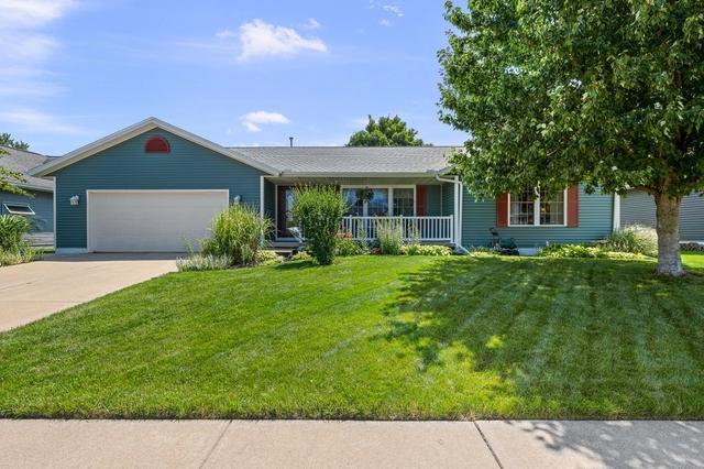 405 Michelle Ln, Walcott, IA 52773