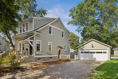84 S Caroline St, Crystal Lake, IL 60014