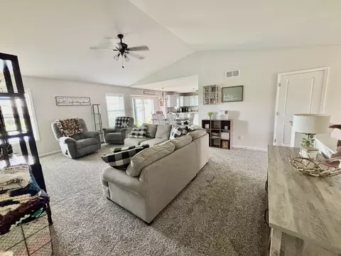 205 Sundance Trl, Capron, IL 61012 photo 5