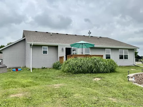 205 Sundance Trl, Capron, IL 61012 photo 27