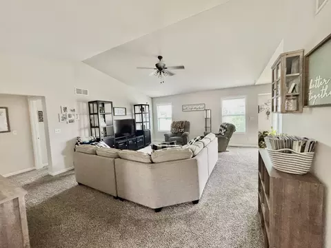 205 Sundance Trl, Capron, IL 61012 photo 7