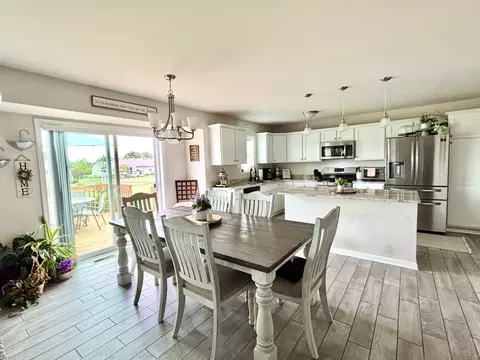 205 Sundance Trl, Capron, IL 61012 photo 8