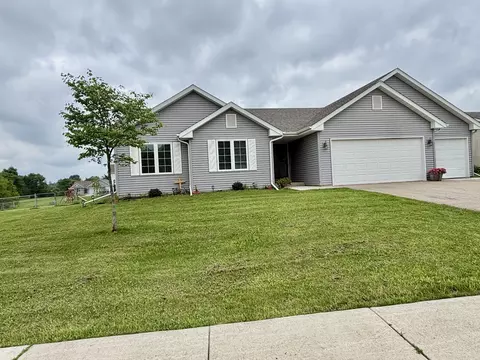 205 Sundance Trl, Capron, IL 61012 photo 1
