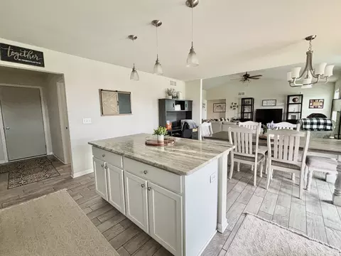 205 Sundance Trl, Capron, IL 61012 photo 9