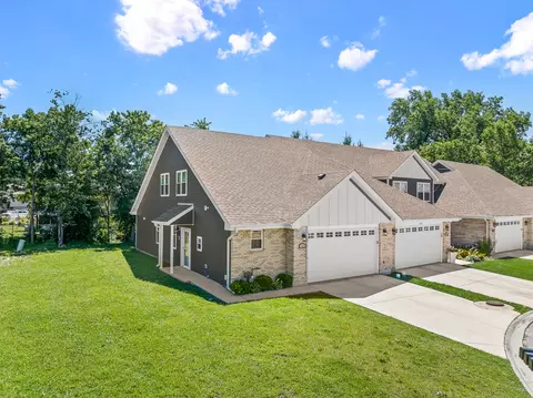 7428 Covington Dr, Justice, IL 60458