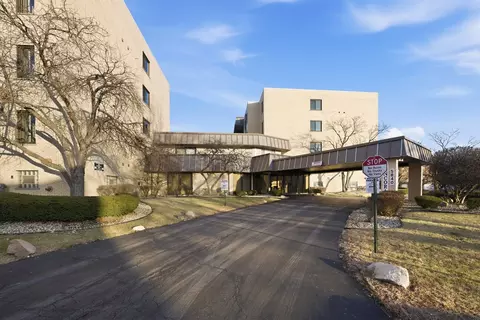 5840 W 104th St #115, Oak Lawn, IL 60453