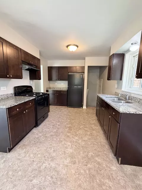 Kitchen - 1820 169th St, Hazel Crest, IL 60429 photo 4 of 5