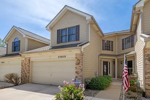 27 W225 Ash Ct, Winfield, IL 60190