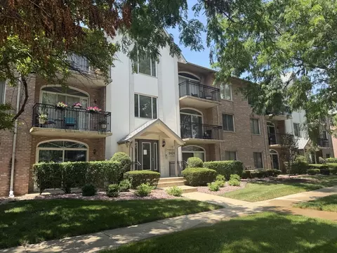 9424 S 77th Ct #1C, Hickory Hills, IL 60457