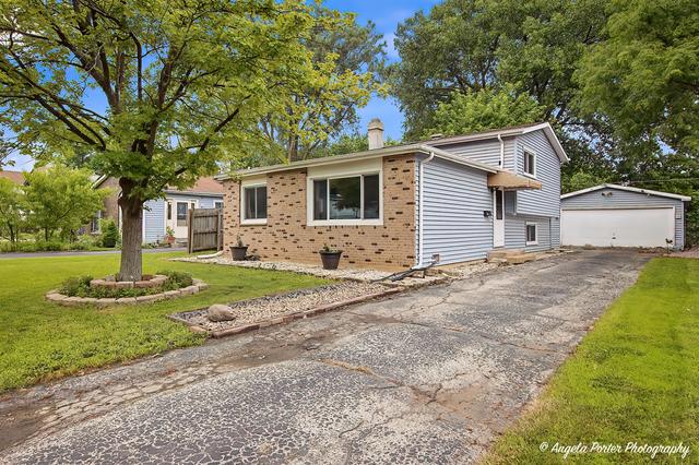 122 Hickory St, Mundelein, IL 60060