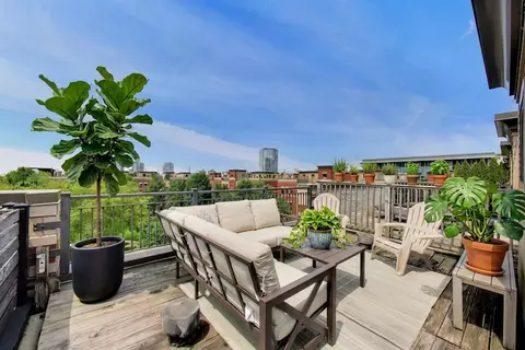 1005 N Kingsbury St, Chicago, IL 60610