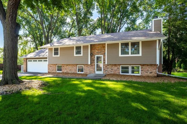 1145 Utica Ridge Ct, Bettendorf, IA 52722