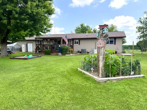 Exterior - 110 N Seigel St, Lostant, IL 61334 photo 5 of 20