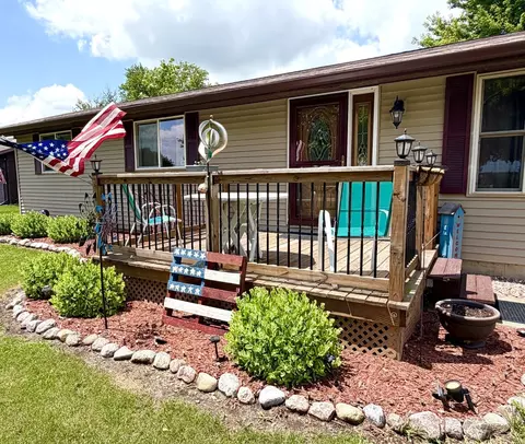 Exterior - 110 N Seigel St, Lostant, IL 61334 photo 4 of 20