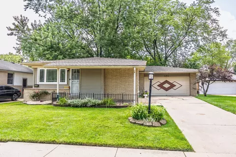 434 N Park Dr, Glenwood, IL 60425