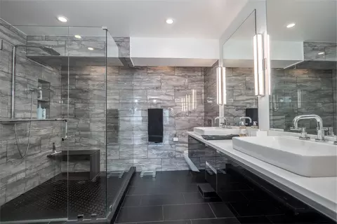 Bath - 175 E Delaware Pl #7201-7202, Chicago, IL 60611 photo 3 of 5