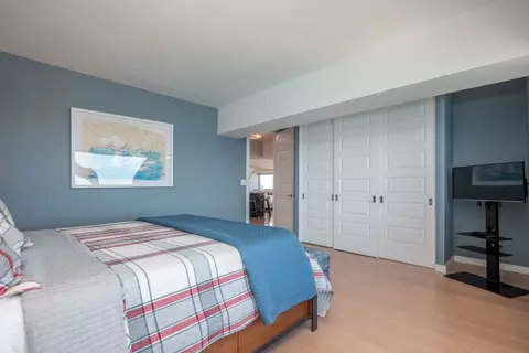 Bedroom - 175 E Delaware Pl #7201-7202, Chicago, IL 60611 photo 4 of 5