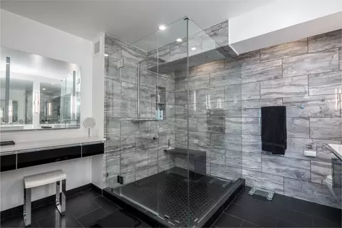 Bath - 175 E Delaware Pl #7201-7202, Chicago, IL 60611 photo 2 of 5