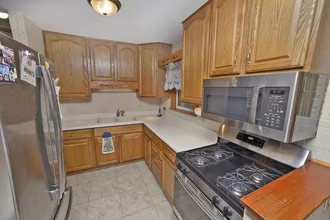 Kitchen - 749 Fort St, Ottawa, IL 61350 photo 1 of 2