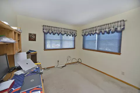 Bedroom - 749 Fort St, Ottawa, IL 61350 photo 2 of 3