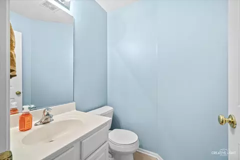 Bath - 1683 Seaton Ln, Elgin, IL 60123 photo 1 of 3