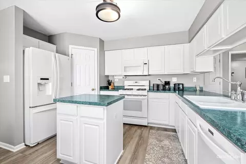 Kitchen - 1683 Seaton Ln, Elgin, IL 60123 photo 2 of 2