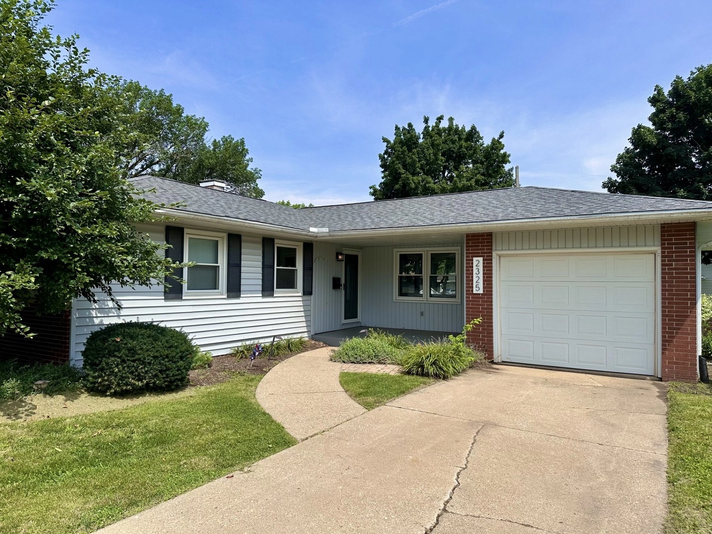 2325 12th St, Peru, IL 61354 photo 2