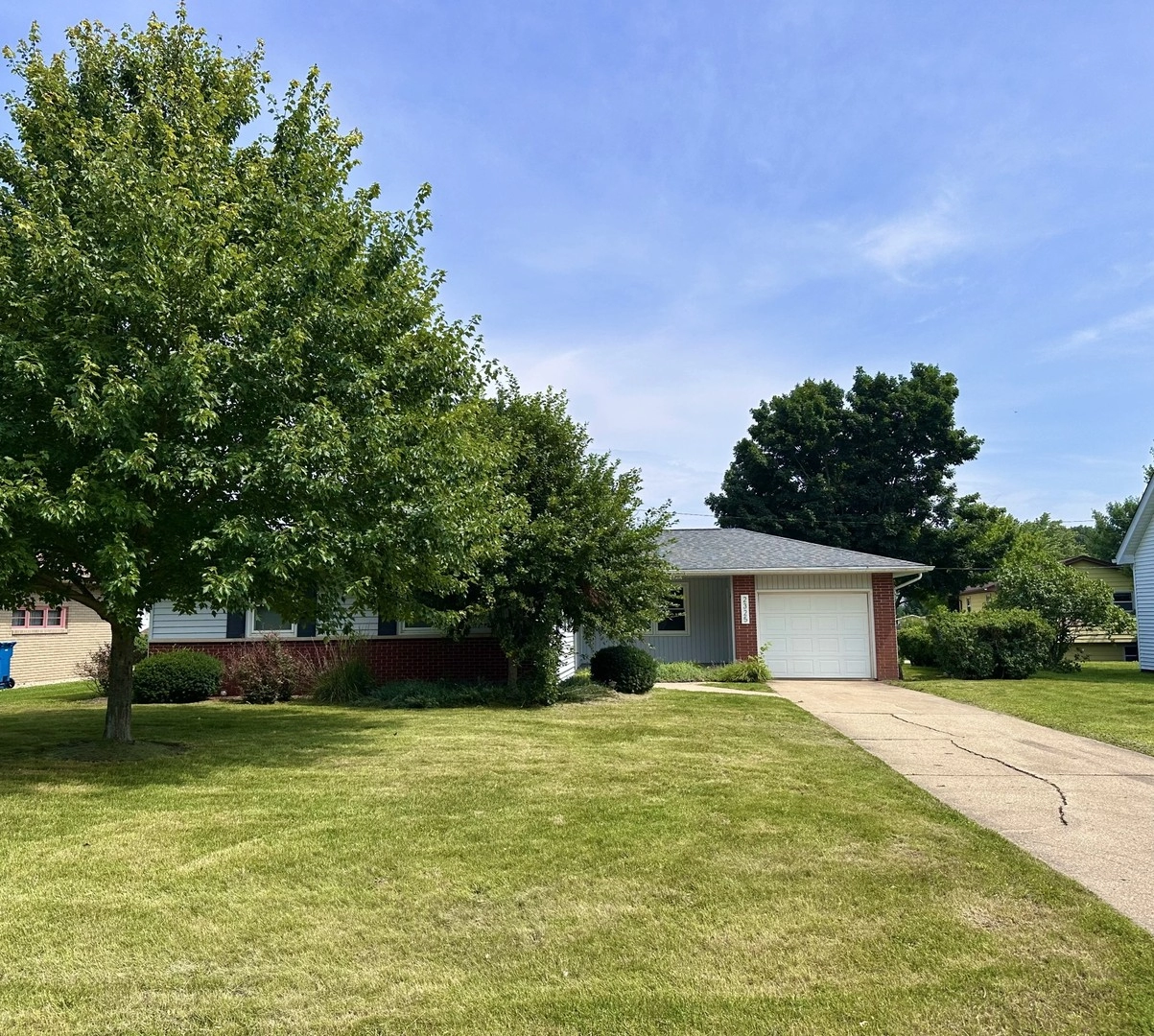 2325 12th St, Peru, IL 61354 photo 1