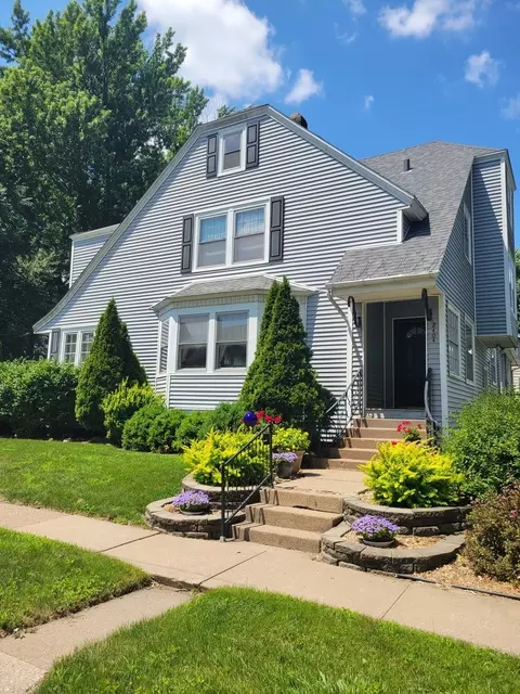 2404 Pershing Ave, Davenport, IA 52803
