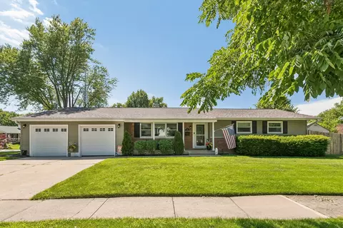 326 N Clark Dr, Palatine, IL 60074
