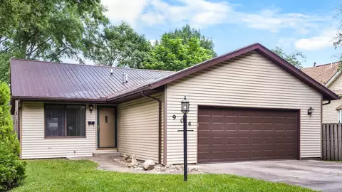 904 E California Ave, Urbana, IL 61801