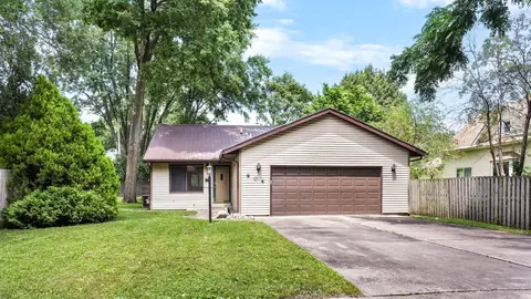 904 E California Ave, Urbana, IL 61801
