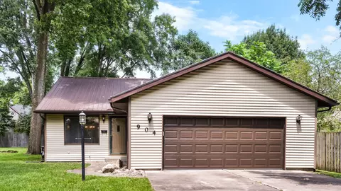 904 E California Ave, Urbana, IL 61801