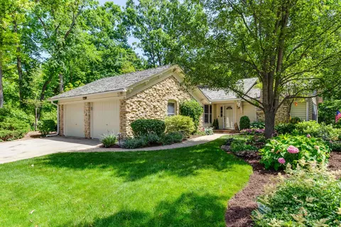 10 Court Of Fox River Vly, Lincolnshire, IL 60069