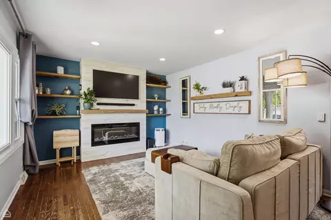 1978 N Fork Cir, Elgin, IL 60123 photo 4