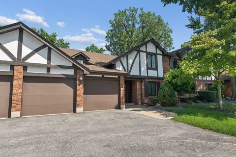 11141 Cottonwood Dr #18D, Palos Hills, IL 60465